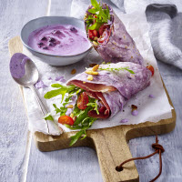 Wrap aux bleuets sauvages et fromage de chèvre crémeux Picture