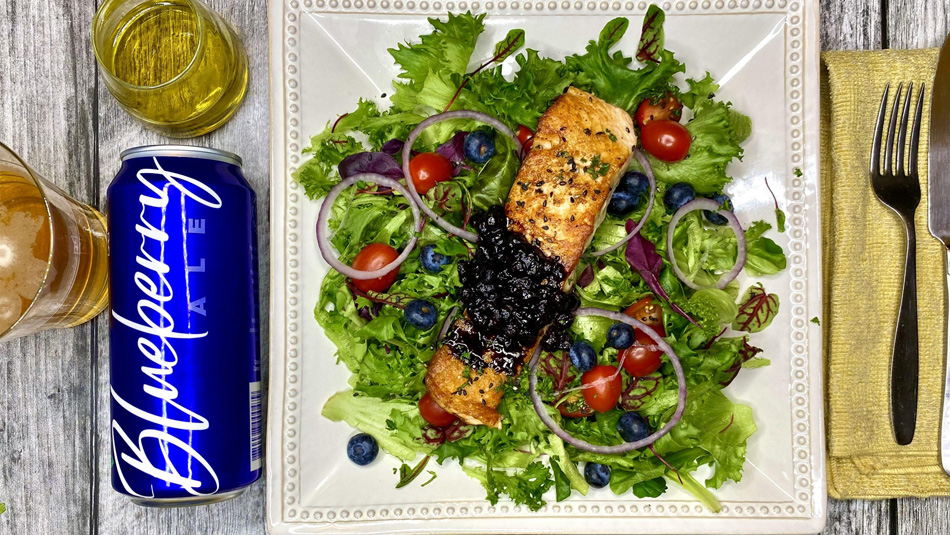 Salade de saumon avec vinaigrette aux bleuets sauvages Picture